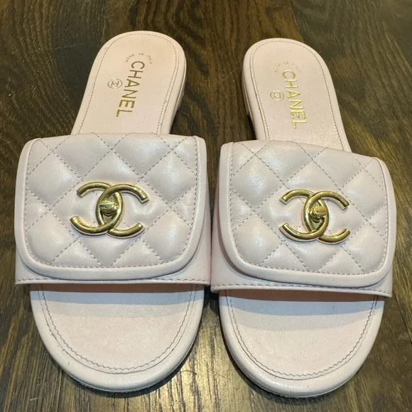 CHANEL Quilted Lambskin CC Turnlock Sandal - Picture 2 of 15